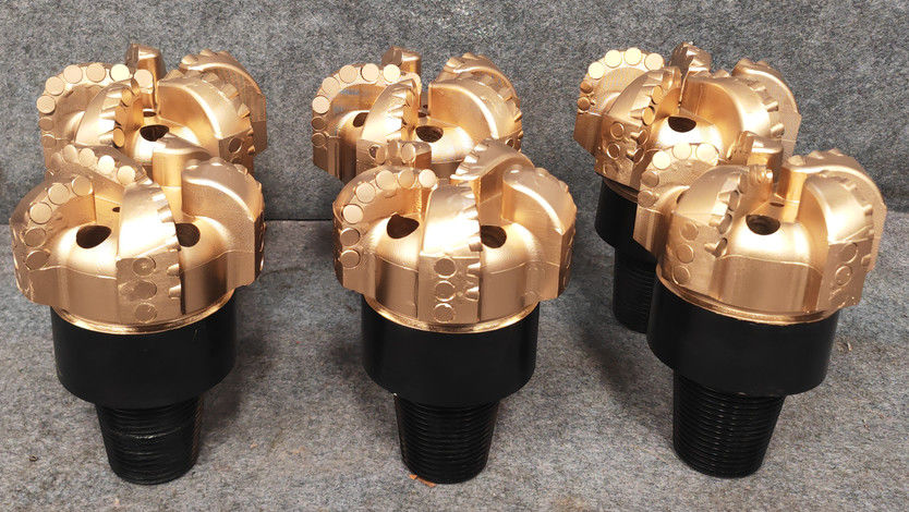 পিপিডিসি ড্রিল বিট 102mm এপিআই 2 3/8 রেগ ডায়মন্ড কম্পোজিট থ্রি উইং আর্ক এঙ্গেল ড্রিল বিট নন-কোর ড্রিলিং