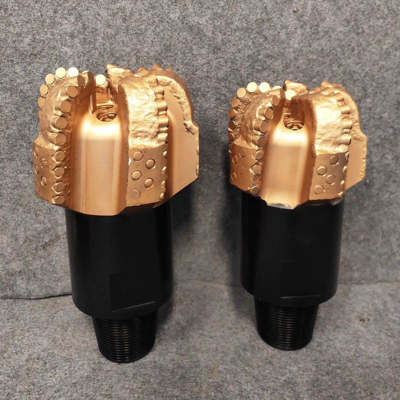 কাস্টমাইজযোগ্য আকার 98 মিমি থেকে 3593.7 মিমি অ্যালোয় স্টীল পিডিসি ড্রিল বিটস গ্যাস এবং জলের ভাল ড্রিলিং জন্য