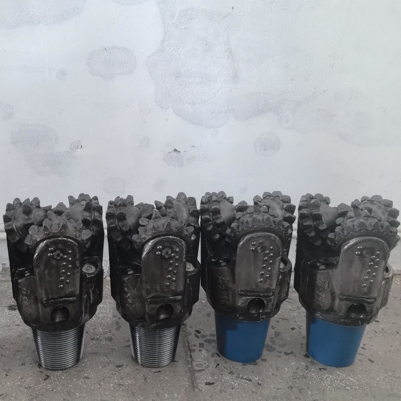Mill Tooth Drill Bit with 1 Year Warranty IADC 117/127/217 for Medium Hard Formations and High Compressive Strength